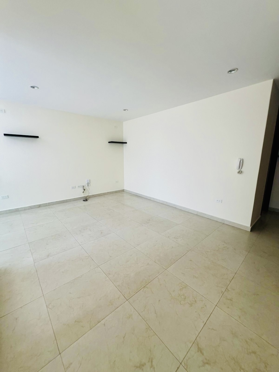 10 of 20: Sala de TV