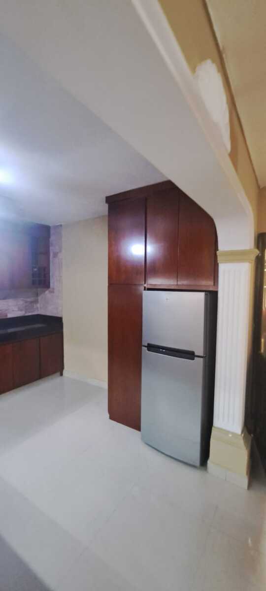 8 of 33: Incluye refrigerador