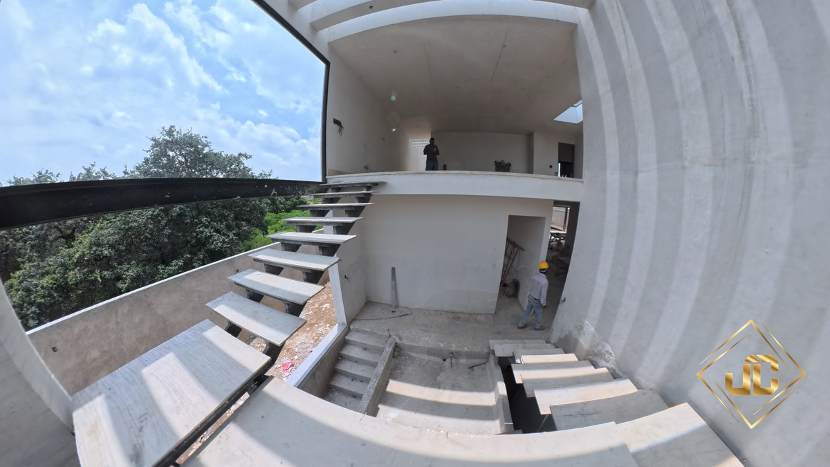 5 of 11: Escalera  principal