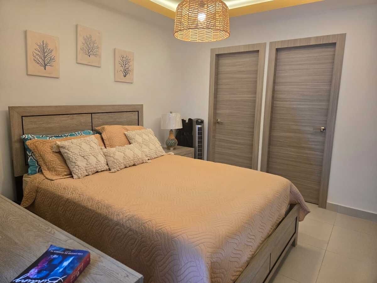 6 de 16: habitación, puertas wc y baño privado