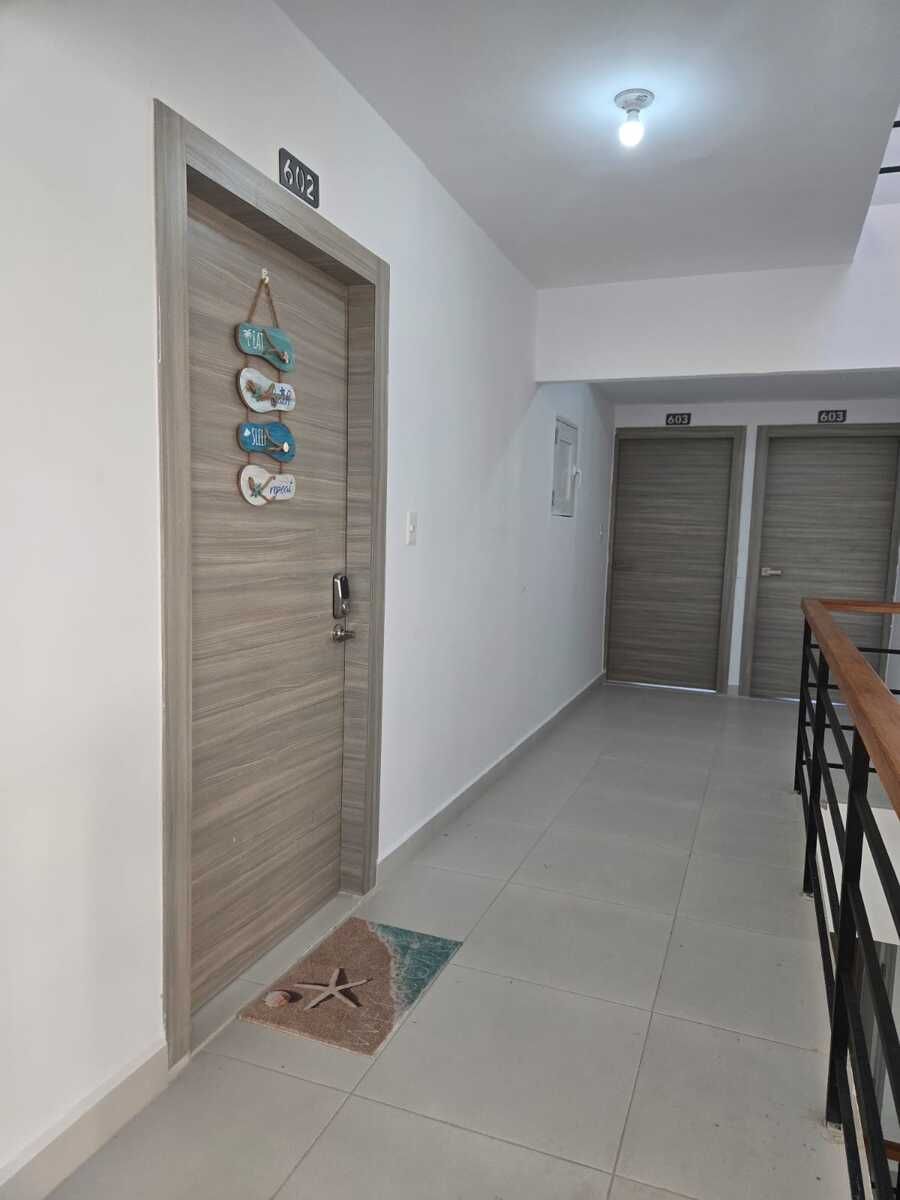 2 de 16: Pasillo externo