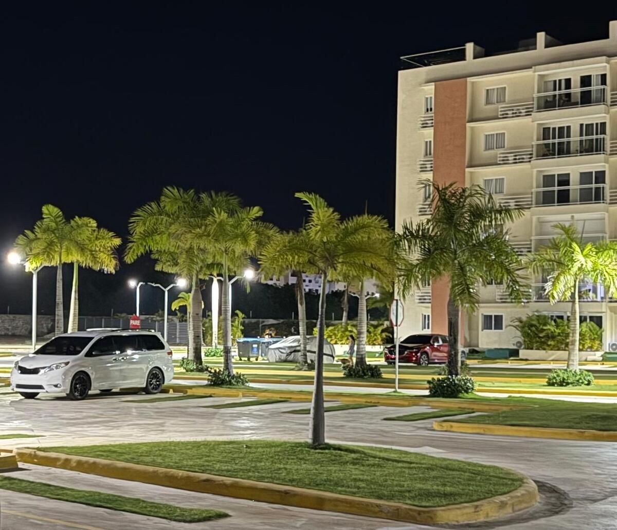 16 de 16: Exterior nocturno