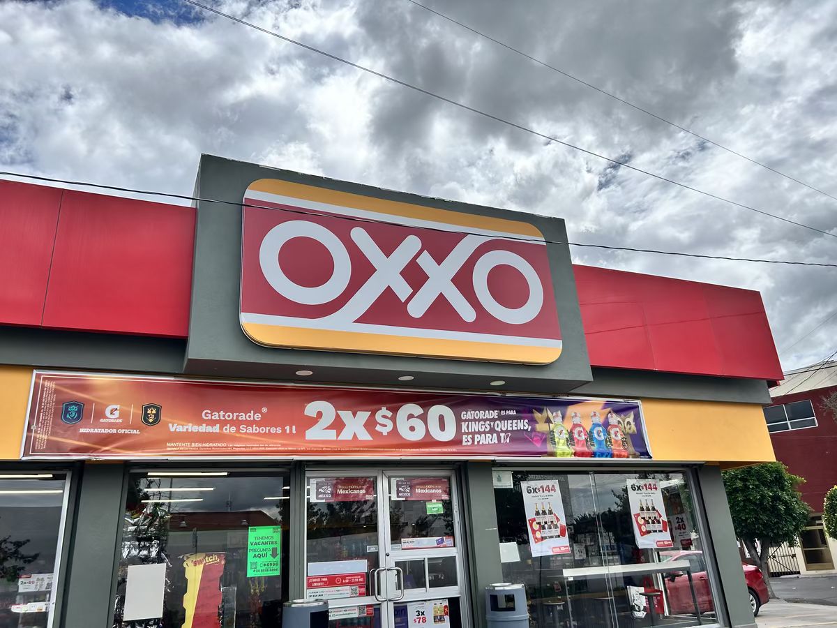 3 of 23: A un minuto caminando de Oxxo