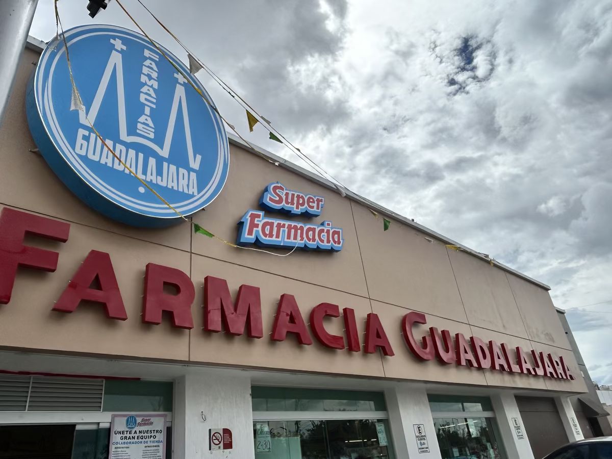 4 of 23: A un minuto caminando de Farmacia Guadalajara