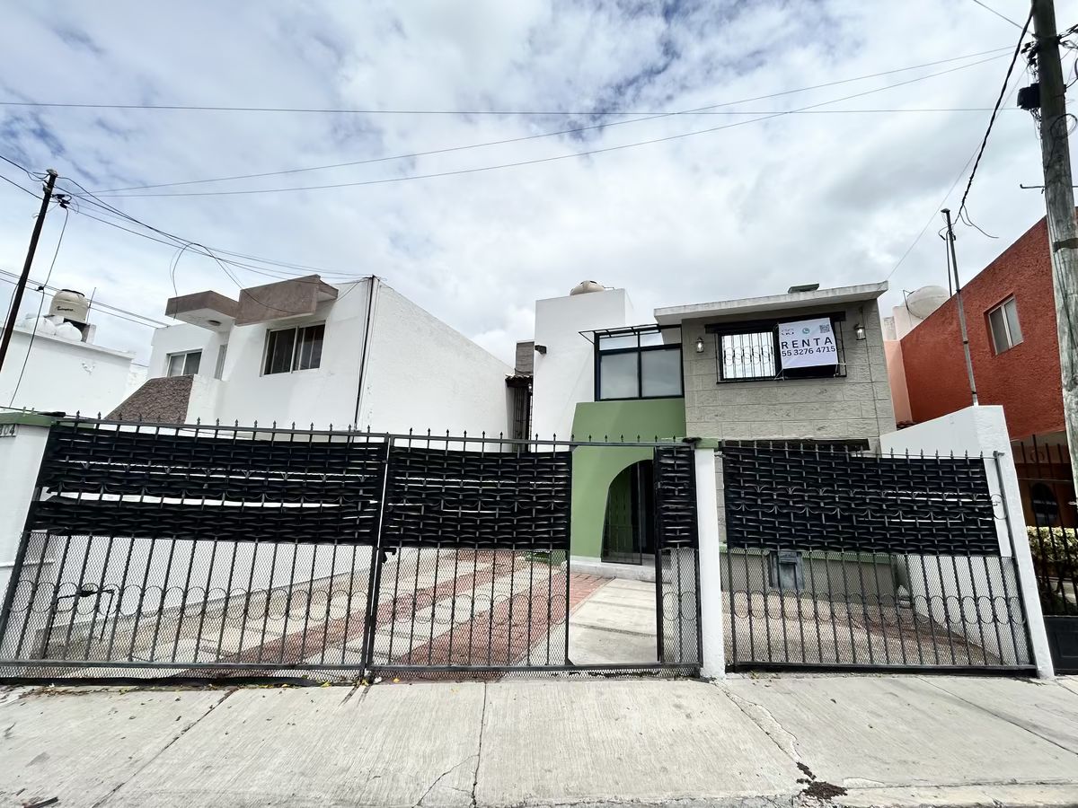 1 of 23: Fachada