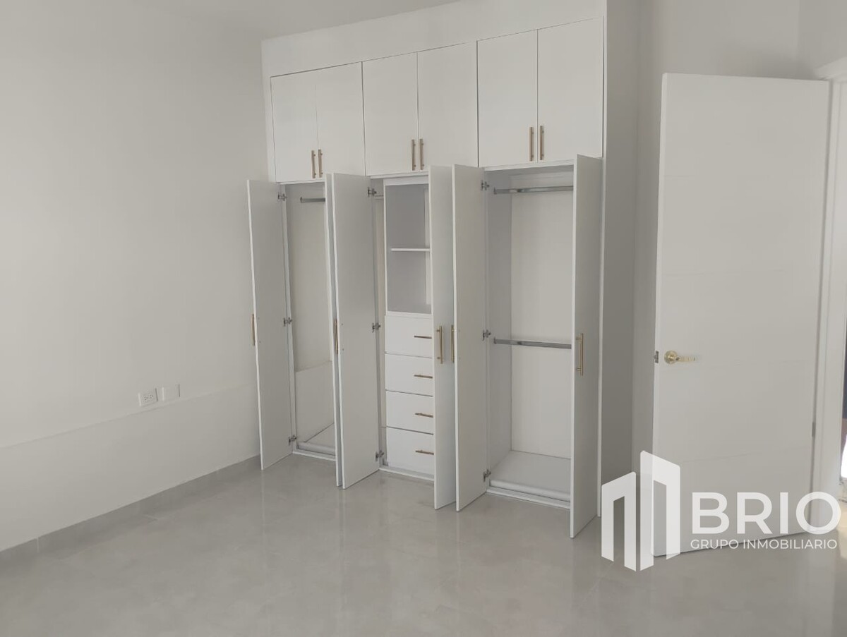 3 of 18: closet de habitación 1
