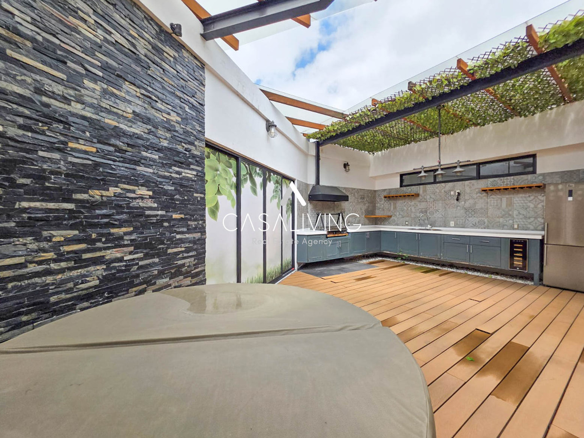 3 of 35: Roof privado con cocina, baño y jacuzzi