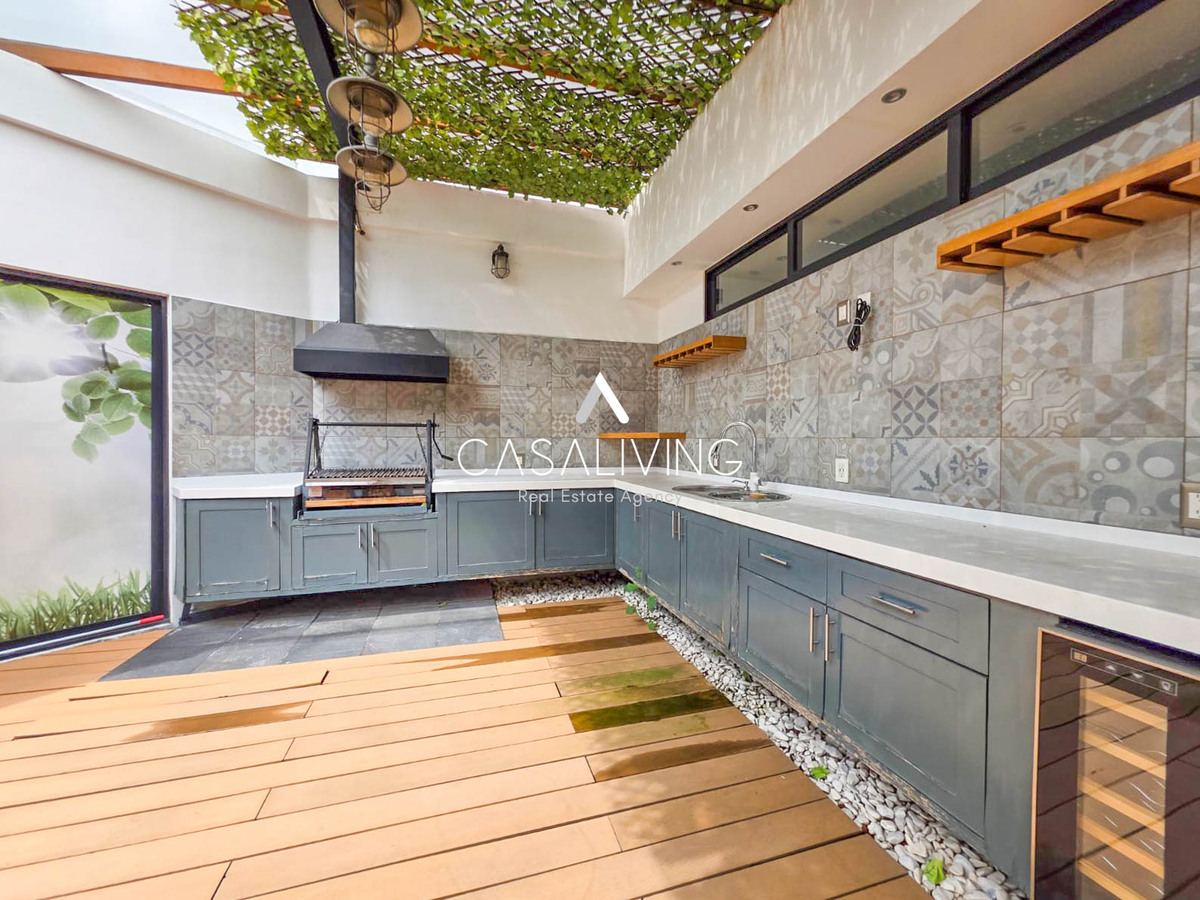 2 of 35: Roof privado con cocina, baño y jacuzzi