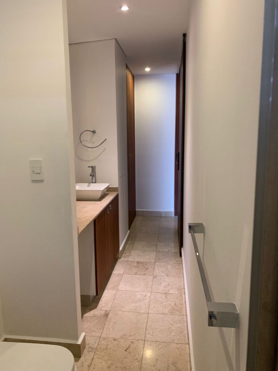 10 of 17: Baño, recámara principal