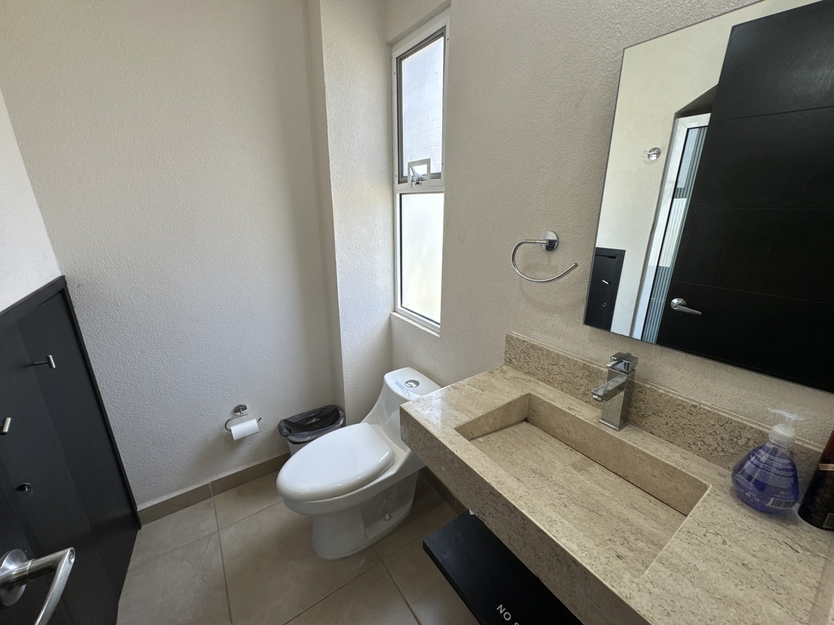 11 de 26: Baño completo planta baja