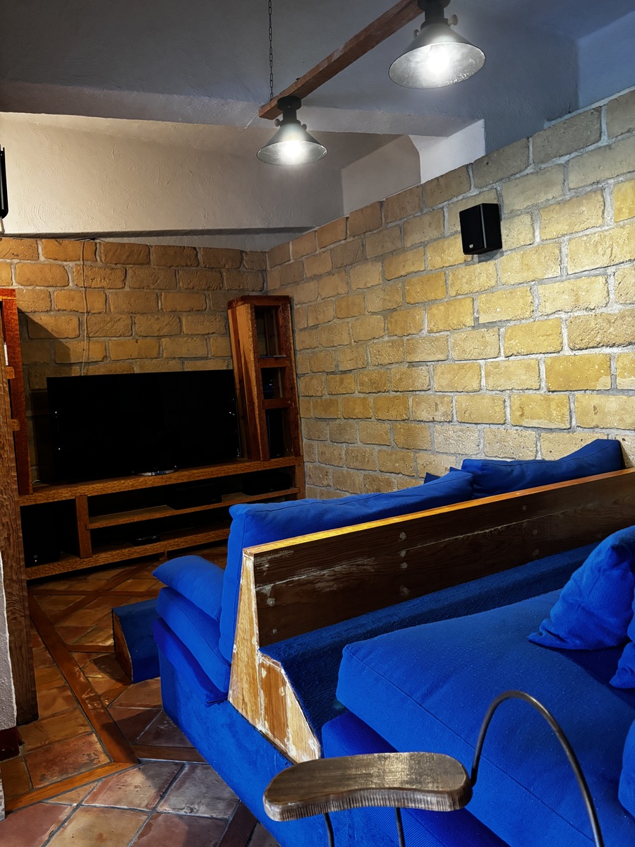 10 of 17: Sala de TV