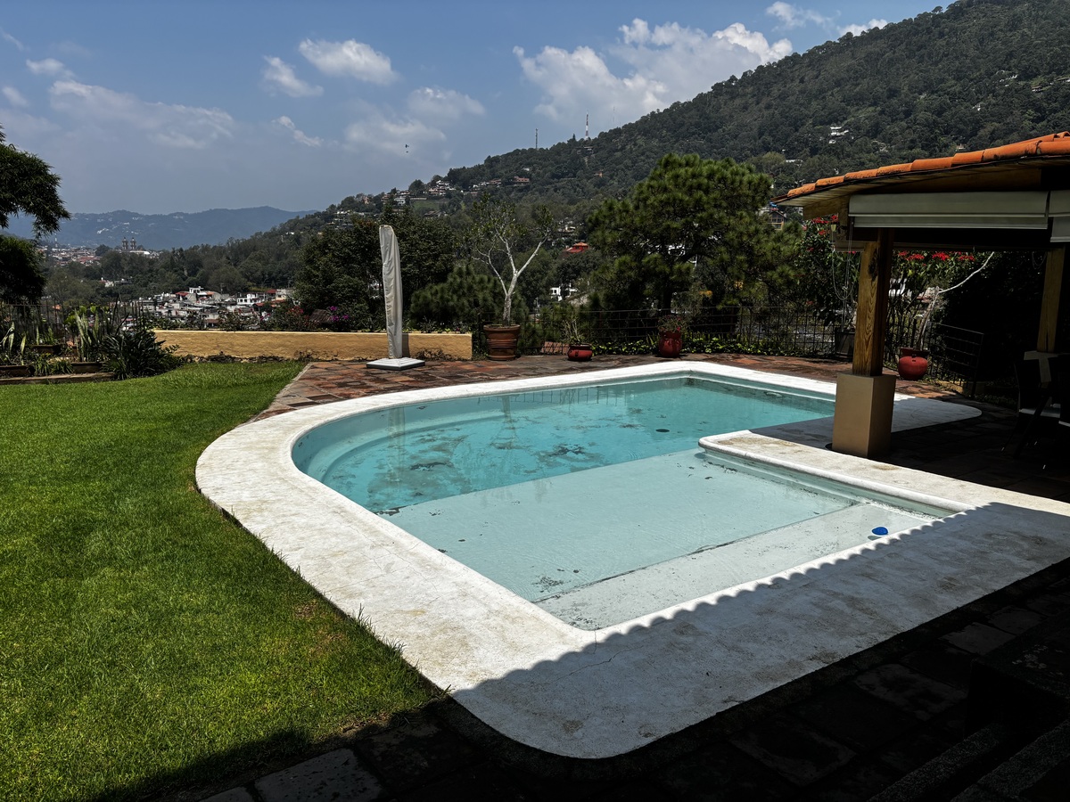 14 of 17: Alberca