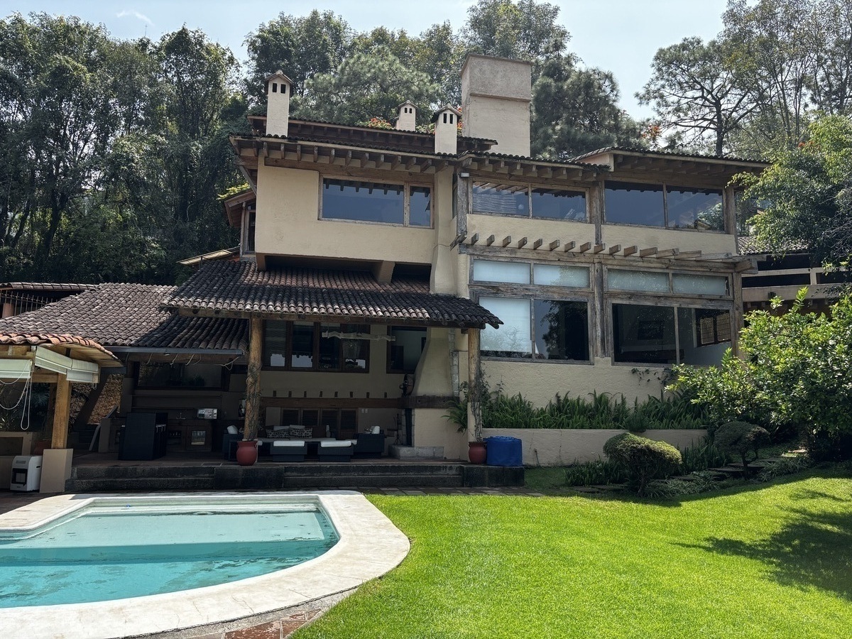 17 of 17: Vista desde el jardín
