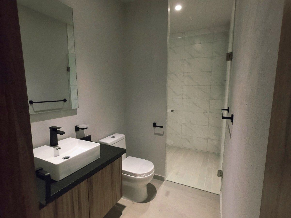 20 of 40: Baño recámara secundaria