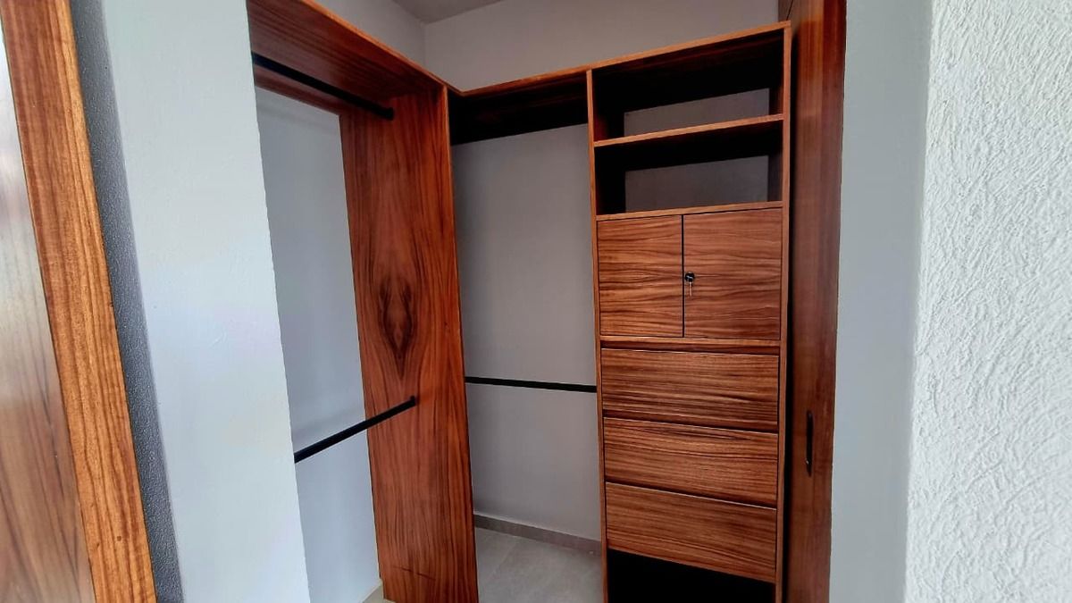 21 de 46: Walking closet recámara secundaria (1)