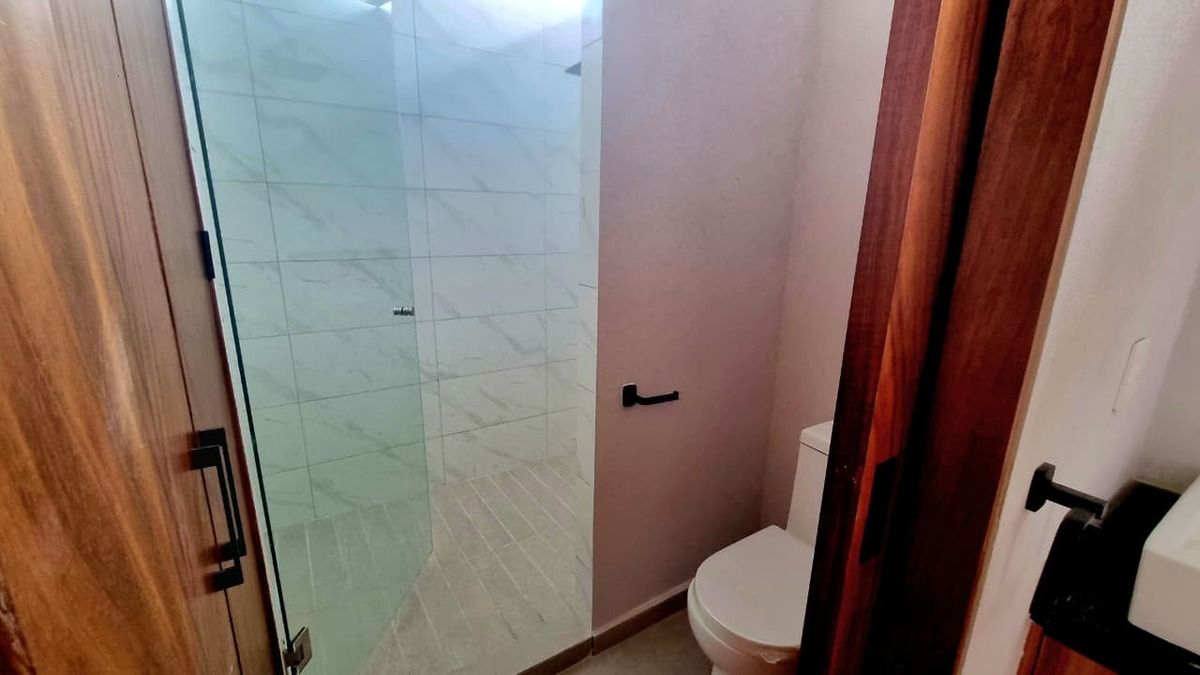 31 de 46: Baño recámara principal