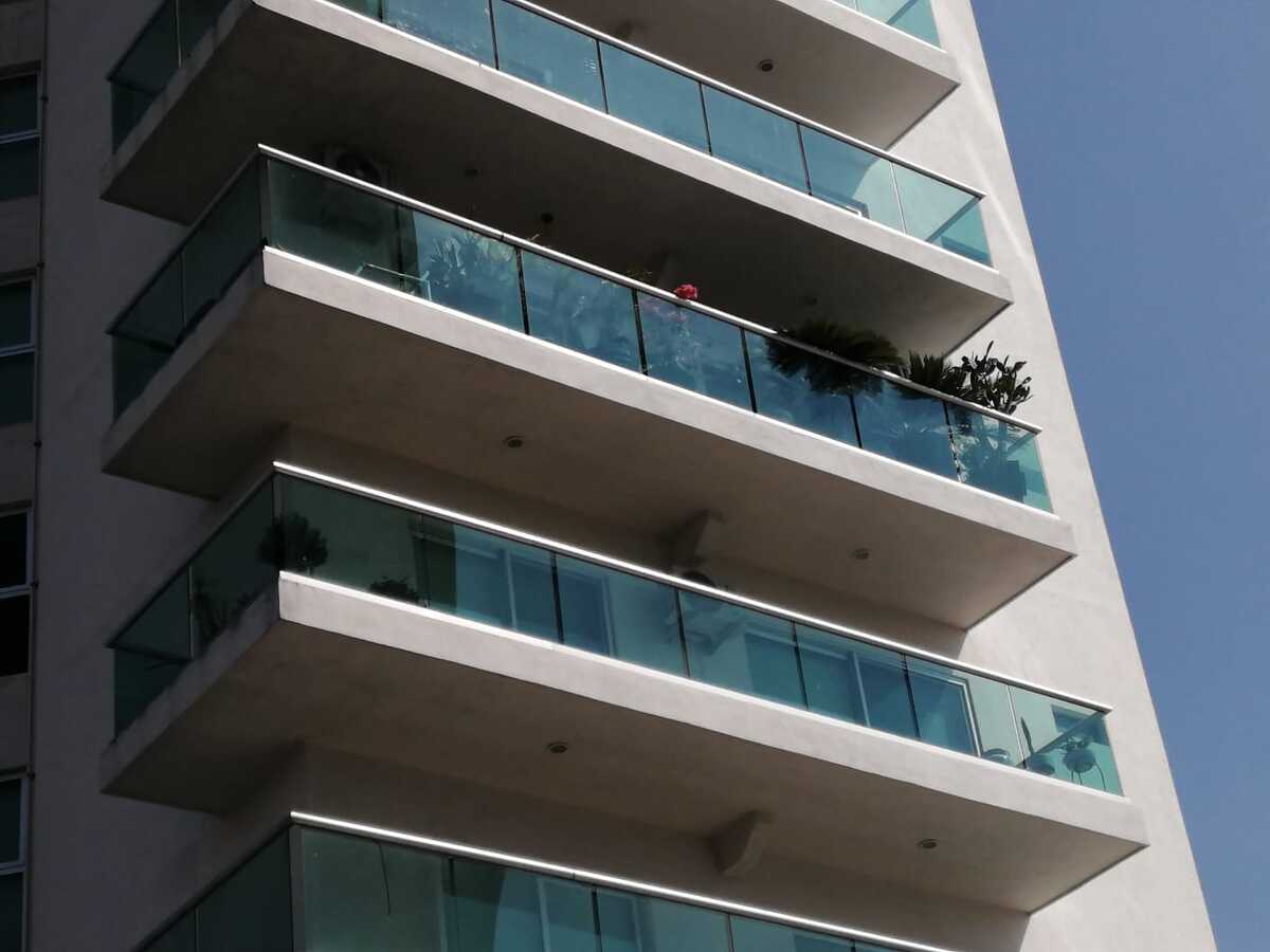 1 of 20: Balcón recámaras