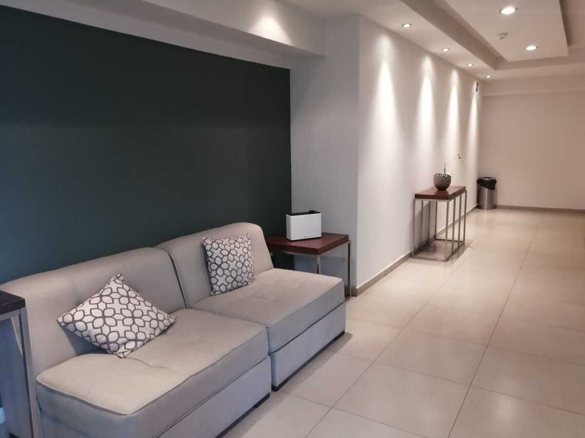 15 de 21: Pasillo de acceso