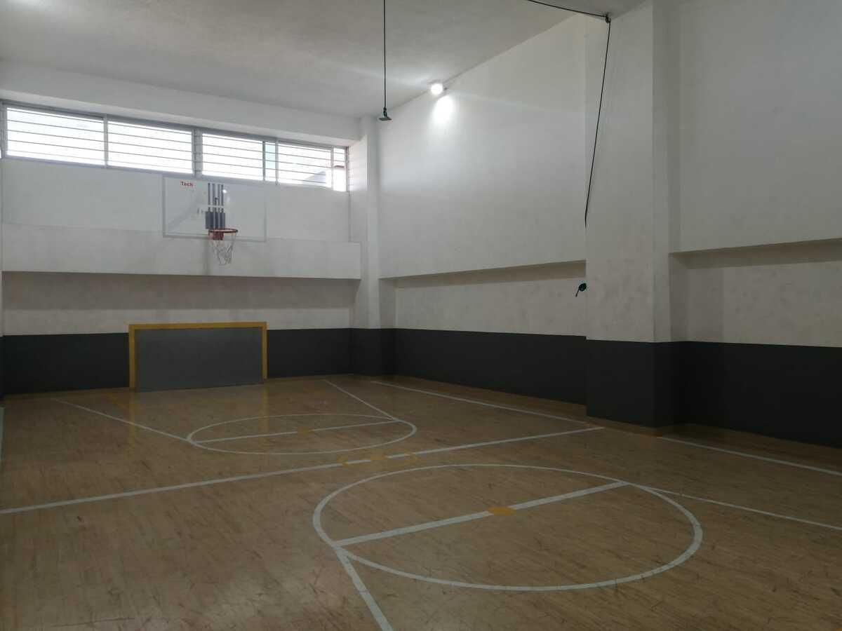 17 de 21: Cancha de básquet y futból