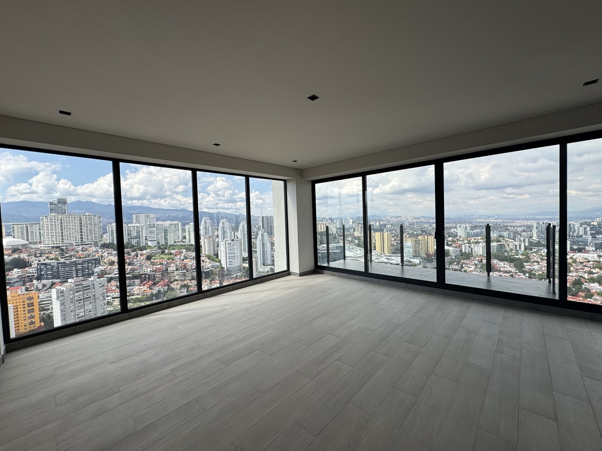 8 of 13: sala con vistas panorámicas y Balcón amplio