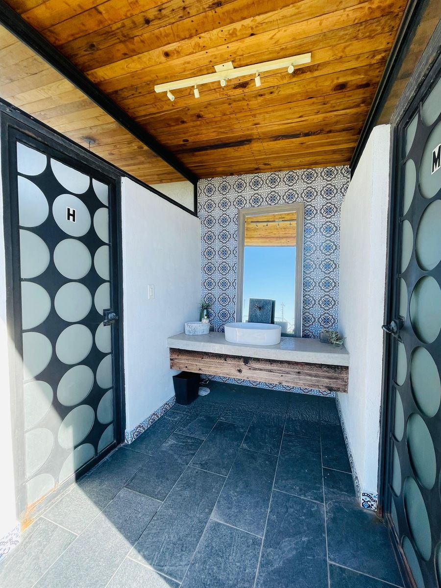 36 de 50: Baños exteriores