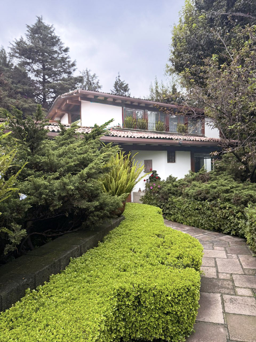 2 of 50: FACHADA