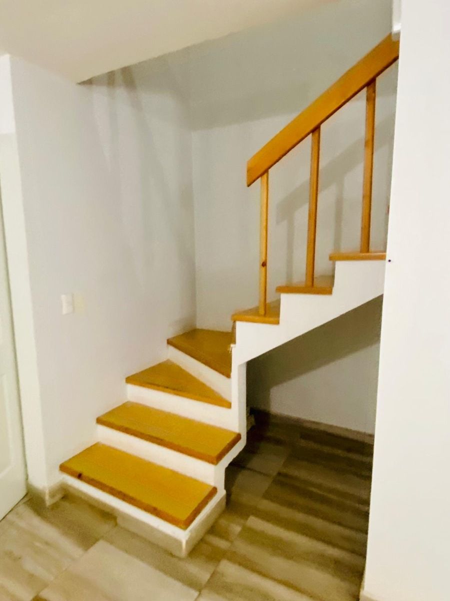 17 de 28: Escaleras para segundo piso