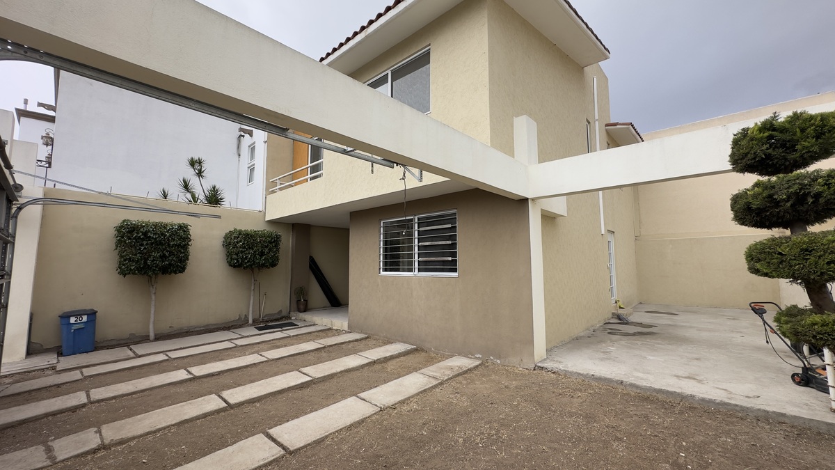 Vista casa total de frente