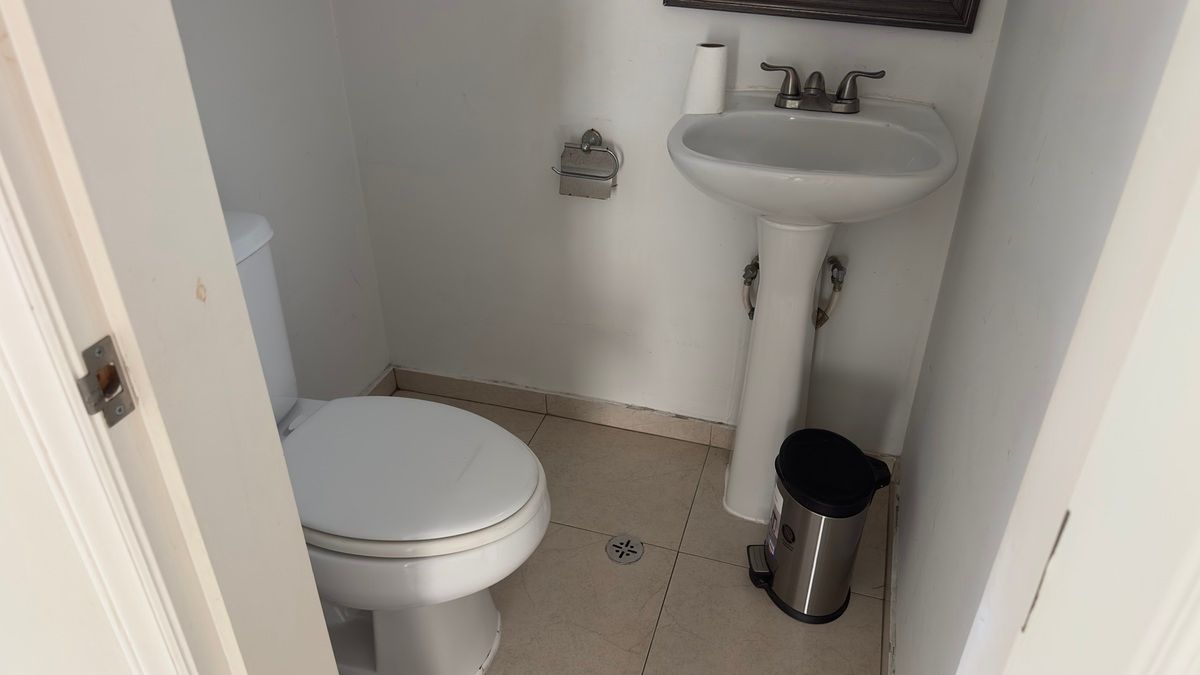 11 de 28: Medio baño vistas