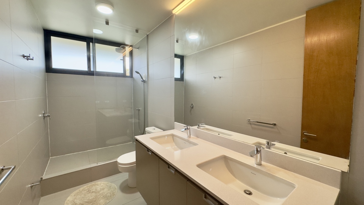 13 de 23: Baño principal