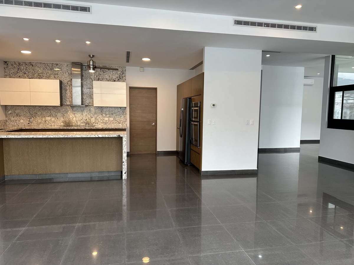 2 de 18: Sala comedor y cocina