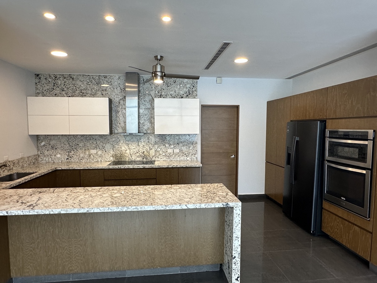 3 de 17: Cocina equipada