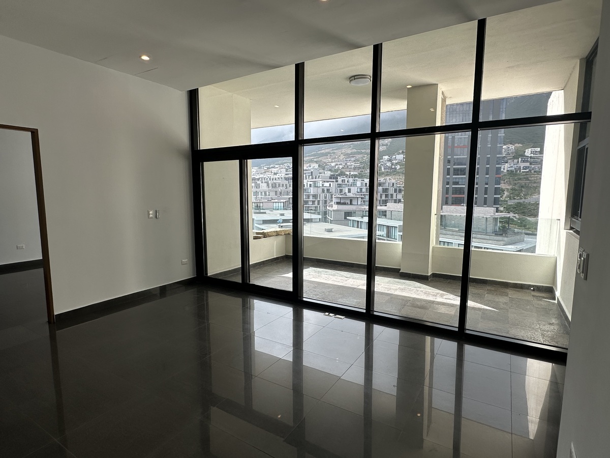 5 de 18: Family room con terraza