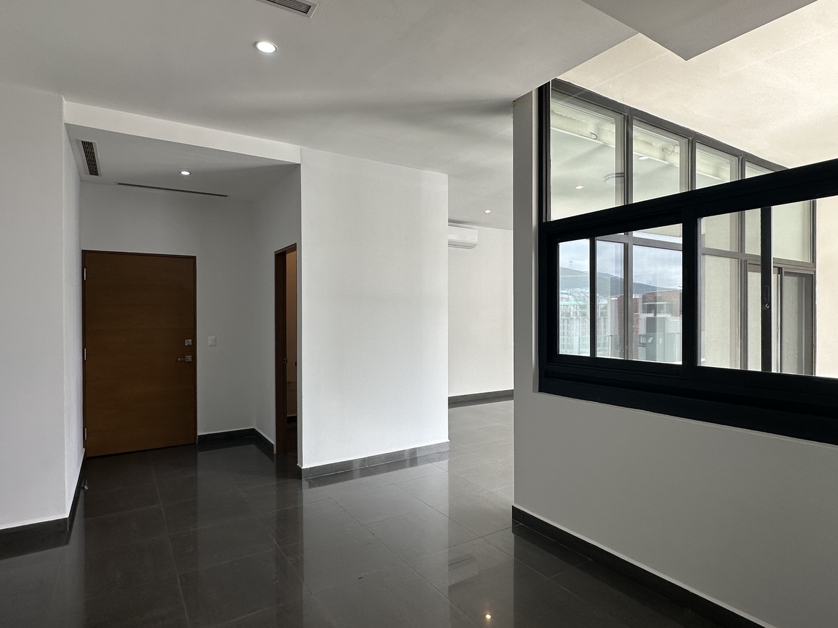 15 de 18: Estancia y baño de visitas