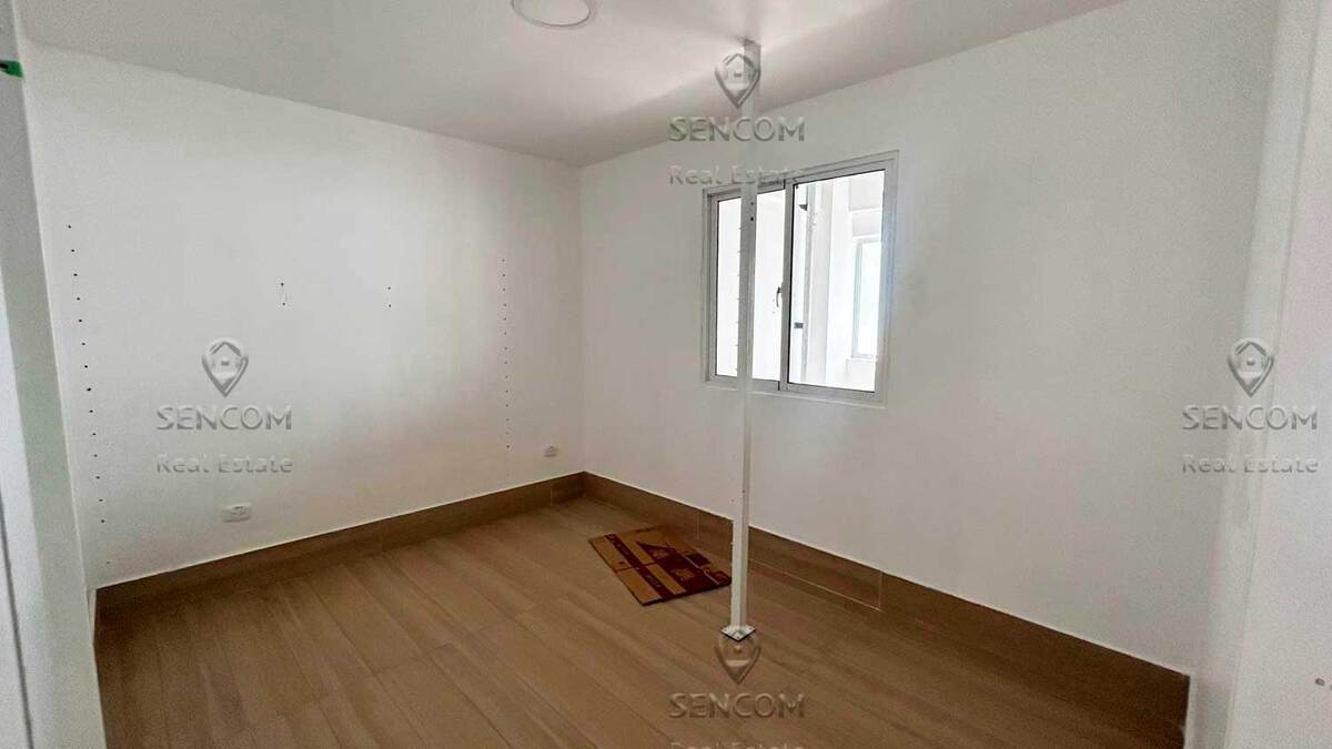 4 de 8: Se alquila el local en Puntacana Village 4