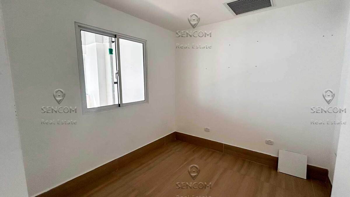 5 de 8: Se alquila el local en Puntacana Village 5