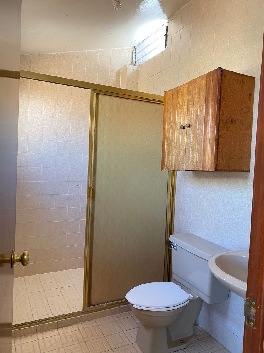 8 of 20: Baño completo