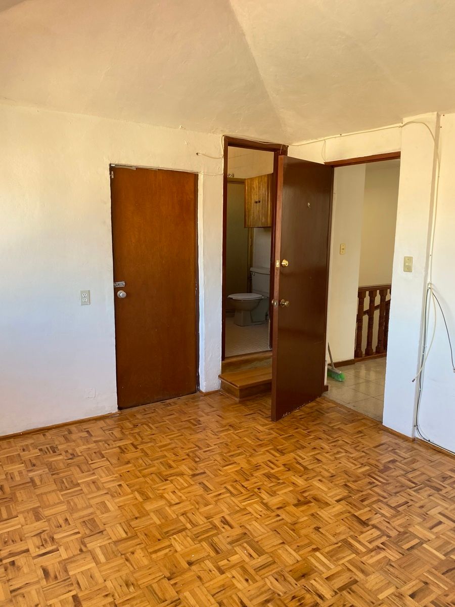 10 of 20: Recamara principal con baño y terraza