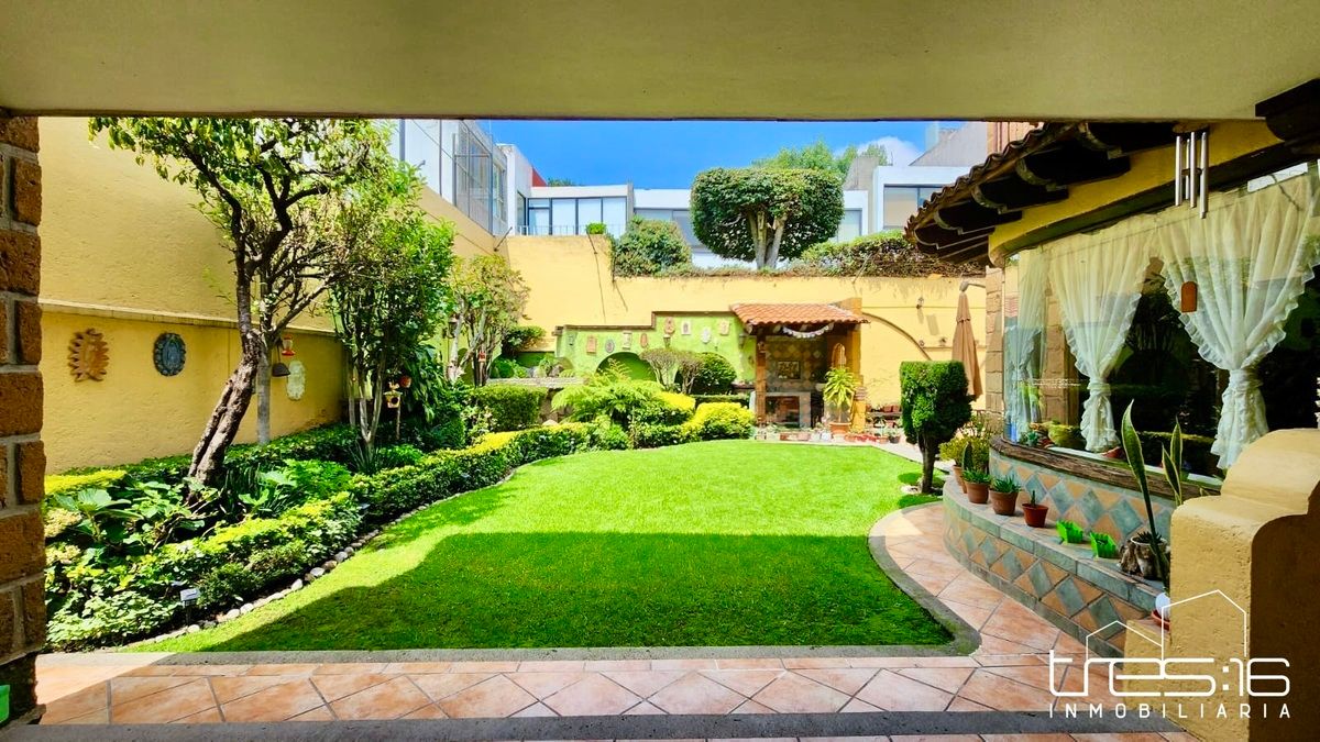 5 of 44: Jardín y área de asador