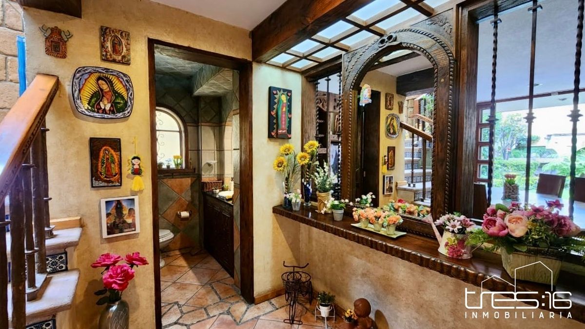 11 of 44: Medio baño planta baja