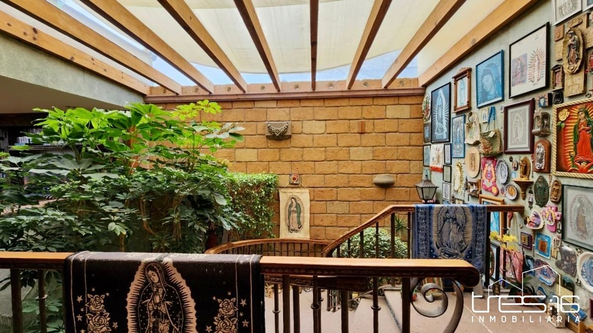 20 of 44: Escalera segundo nivel