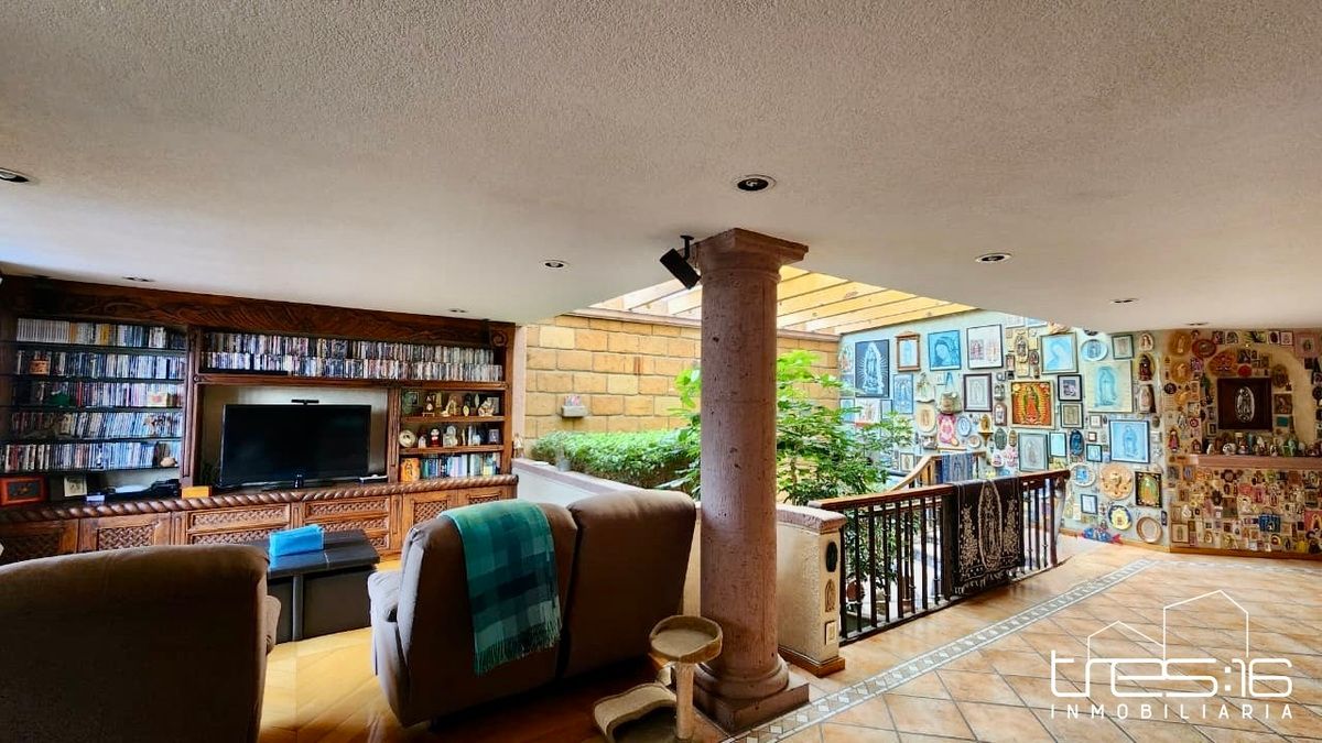 22 of 44: family room