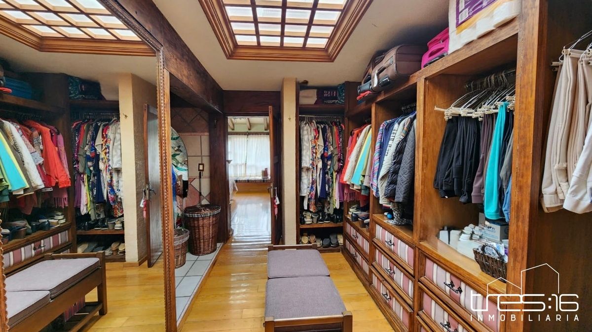 25 of 44: Vestidor recámara principal