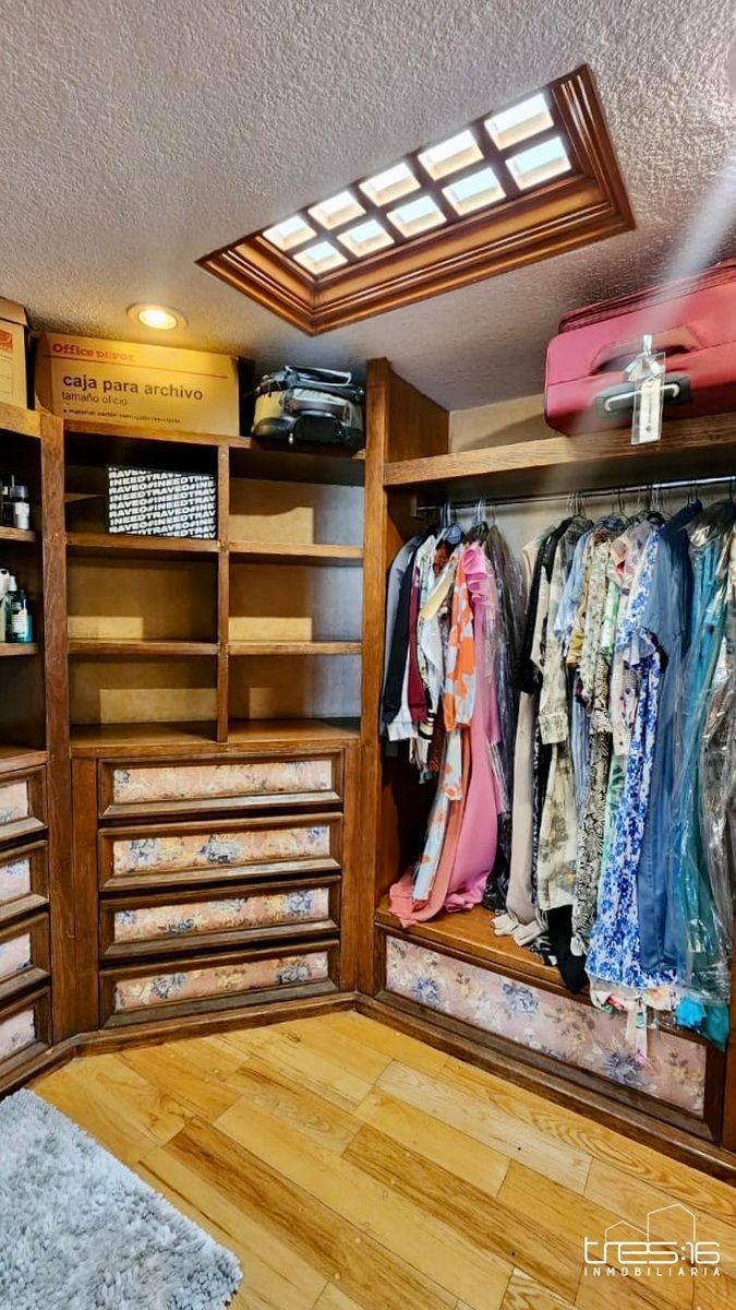 31 of 44: Vestidor recámara secundaria