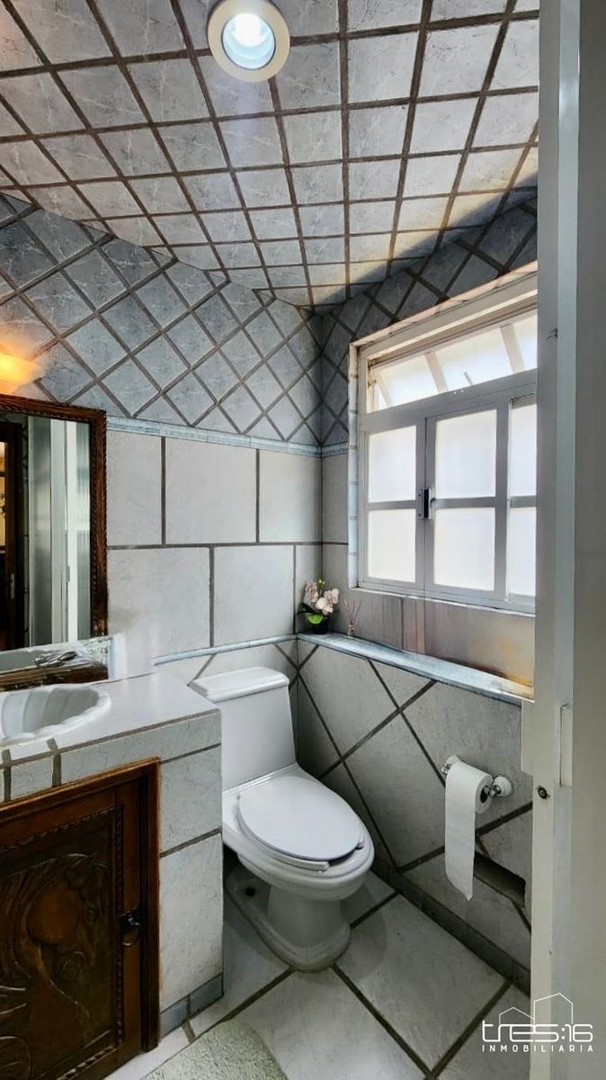 39 of 44: Baño recámara secundaria 3