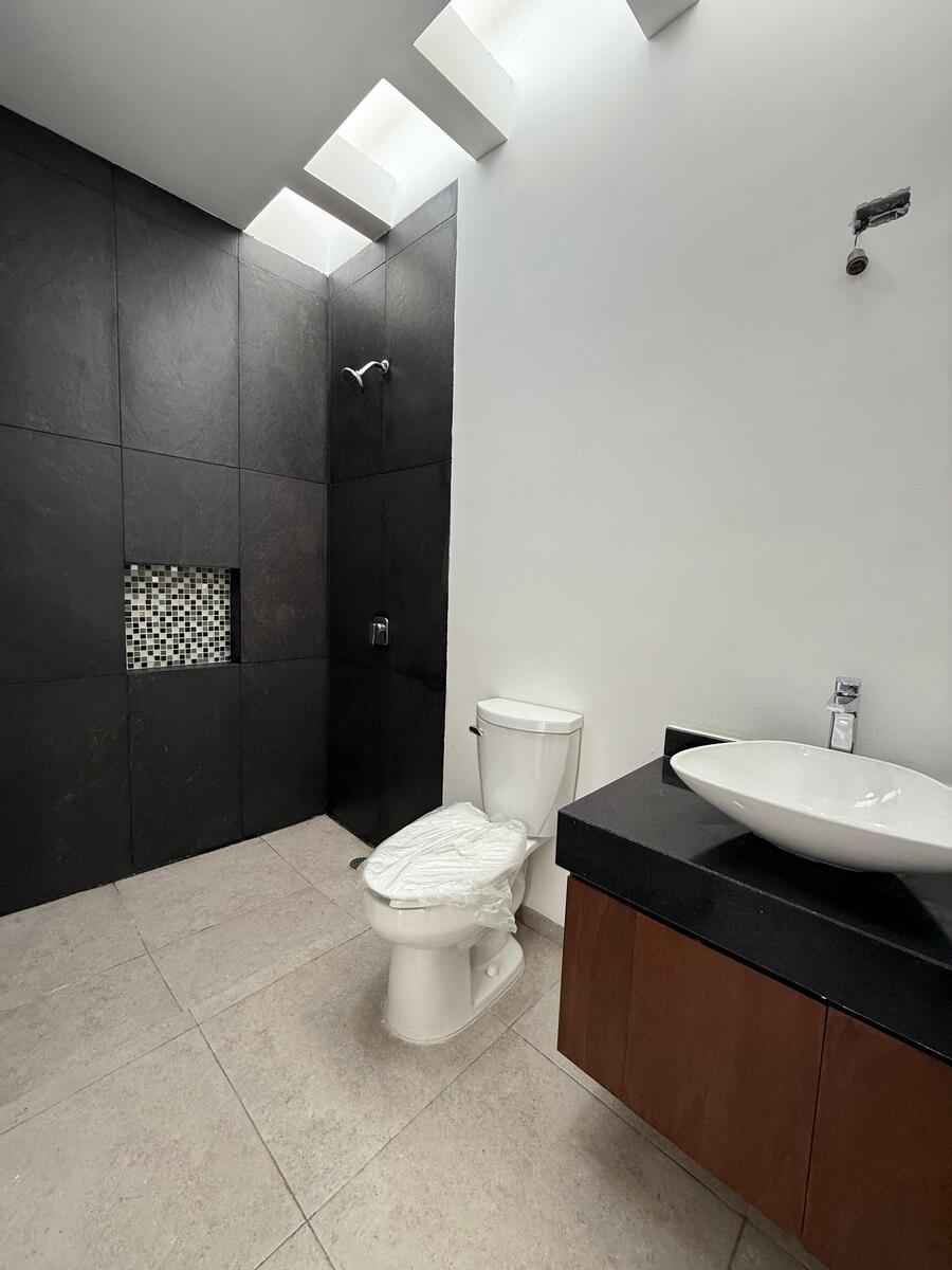 7 de 13: Baño Habitación Pribcipal