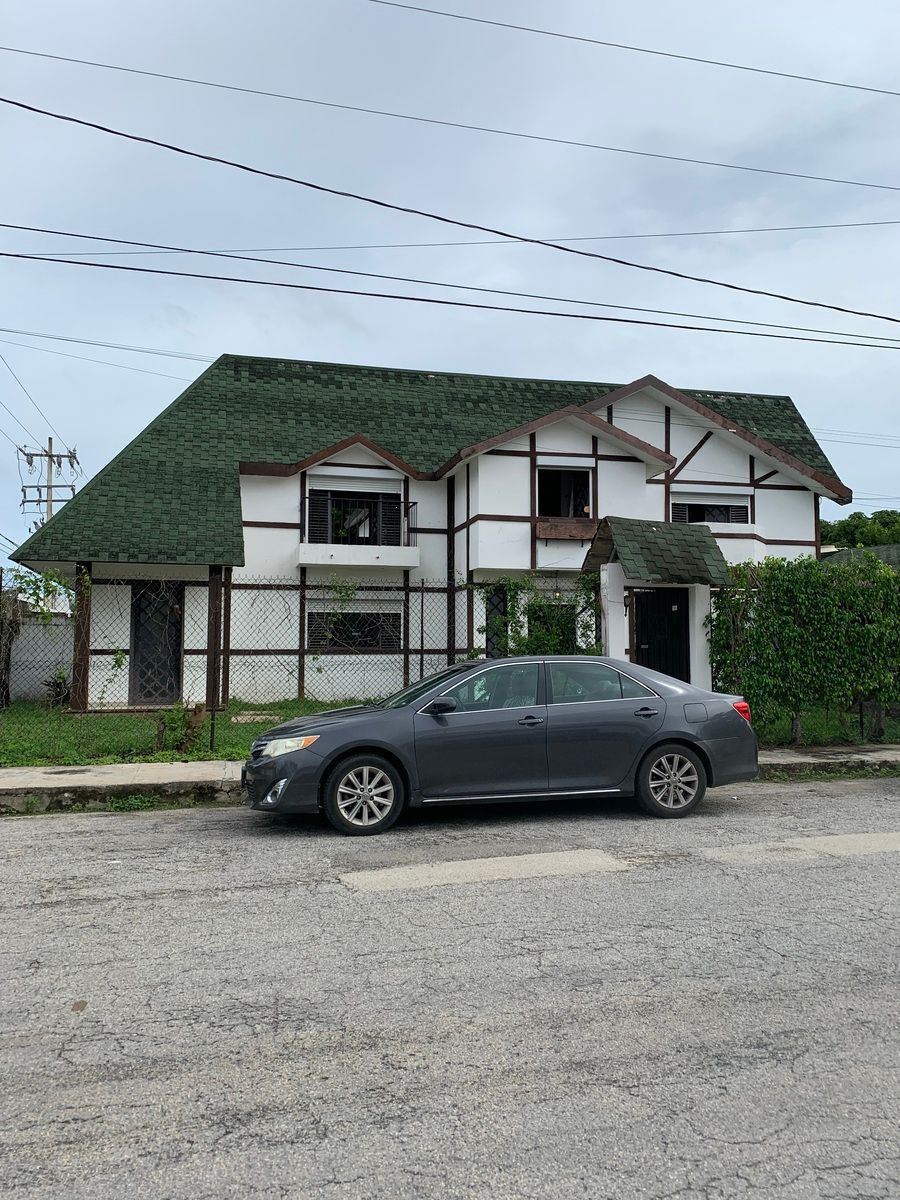 1 de 13: Fachada principal