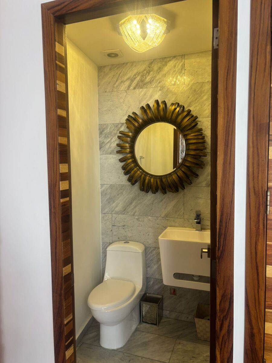 4 de 27: Baño visitas