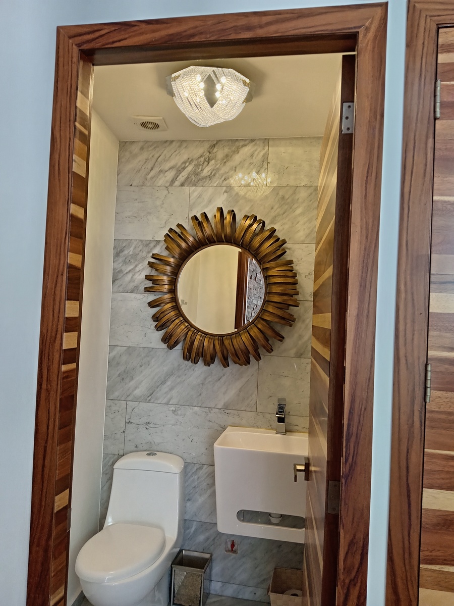 9 de 38: Baño visitas