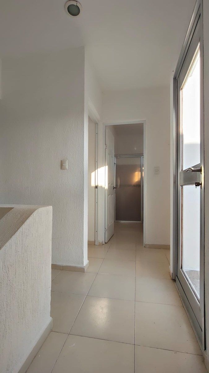 9 of 34: Pasillo distribución PA